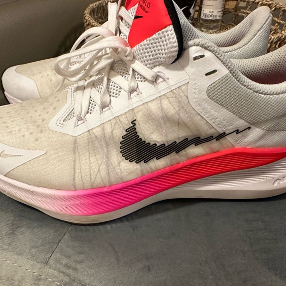 Nike zoom Winflo woman’s runner shoes 👟🔥❤️ - Picture 2 of 6